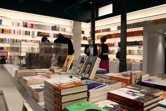 Ona Llibres bookstore on Pau Claris in Barcelona (by Mar Vila)